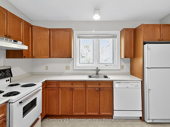 3rd image of 524 Oxbow Cres