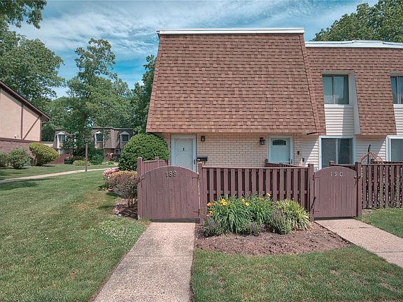2nd image of 189 Cambridge Dr #189
