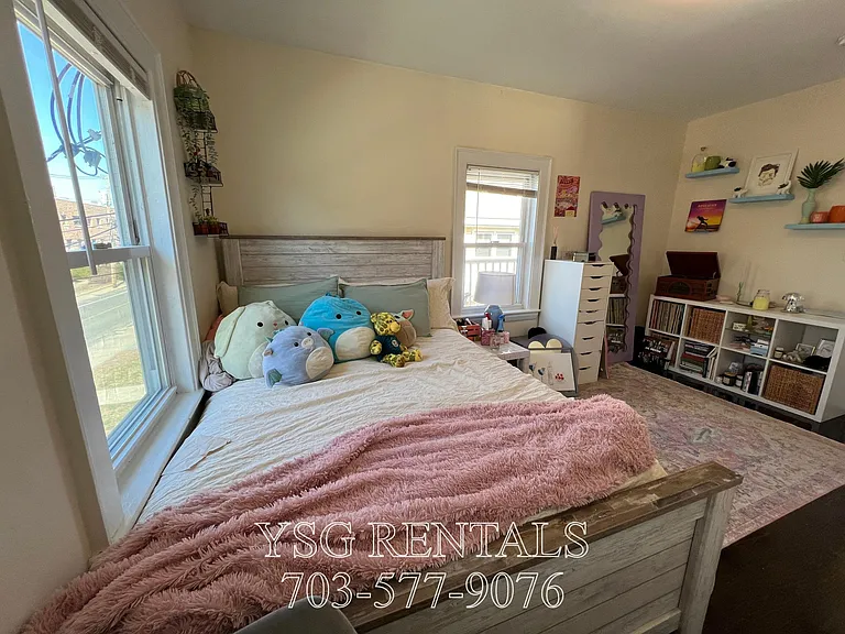 235 Everett St #235 — Photo 10