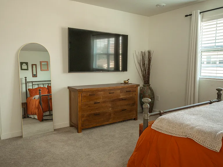 2560 Canfield Ln — Photo 9