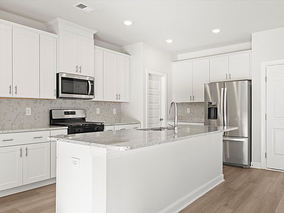 Welcome to the Paisley floorplan at Brayfield Manor - Heritage Collection.