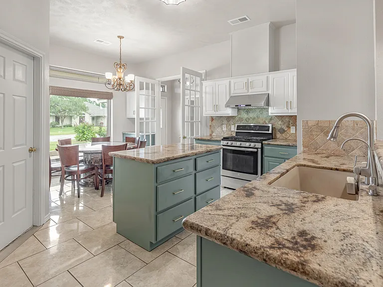 1209 Portsmouth Ct — Photo 5