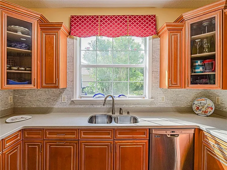5873 Pine Ridge Cir — Photo 13