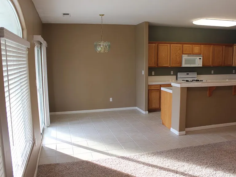 14501 Flower Crest Ave — Photo 5