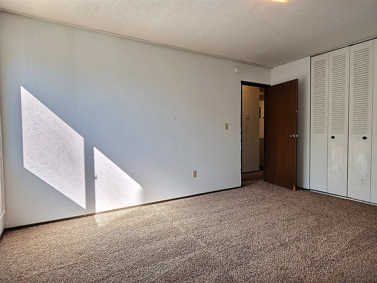 Fargo, ND Kingswood Apartments | Bedroom