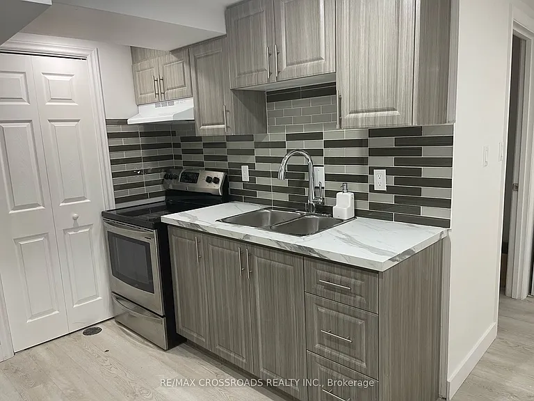 256 Birchcliffe Cres — Photo 4