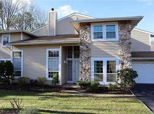 183 Colony Dr, Holbrook, NY 11741