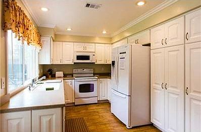 3rd image of 442 Skyridge Ln
