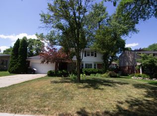 2527 Wexford Dr, Troy, MI 48084
