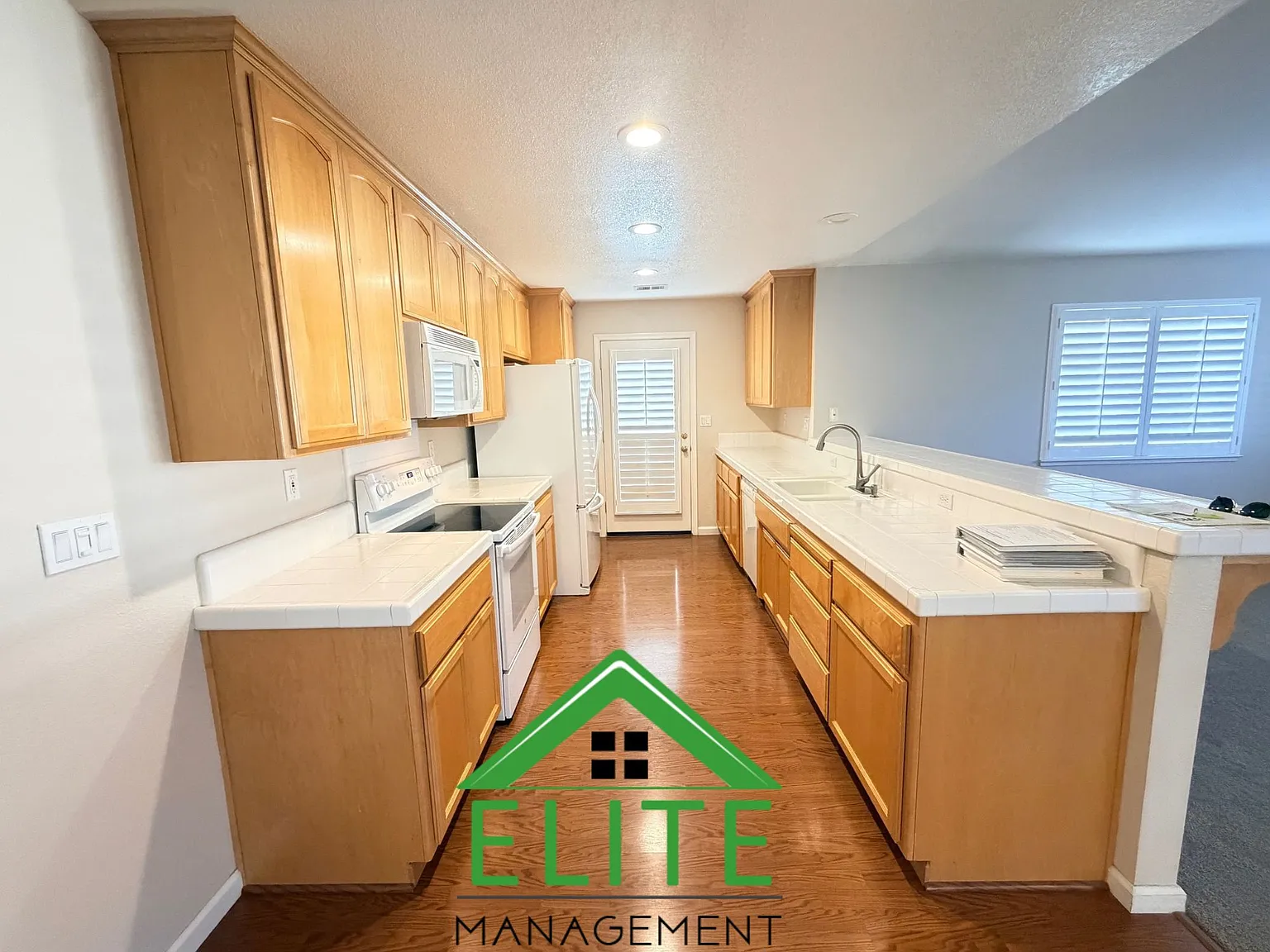2 bed, 1354 sqft, $2,300 — Photo 3