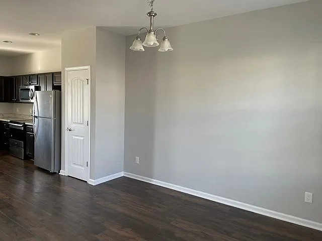 229 Gretzky Pkwy — Photo 4