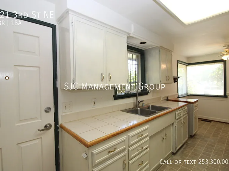 421 3rd St NE — Photo 7