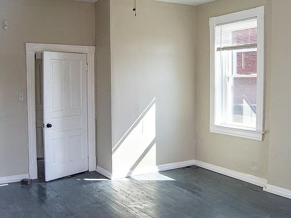 5th image of 2923 Pennsylvania Ave Floor 2