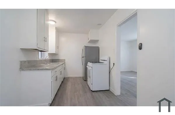 Building Photo - 1125 1/2 W 111th St