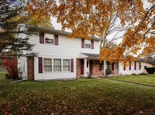 1020 Berkshire Dr, Kalamazoo, MI