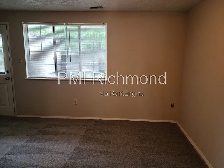 9623 Greenmeadow Cir — Photo 9