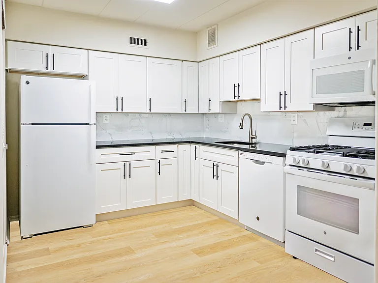Ambassador Apartments — Photo 40