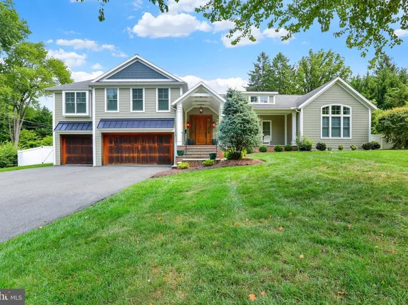 4 Hummingbird Rd, Wyomissing, PA 19610