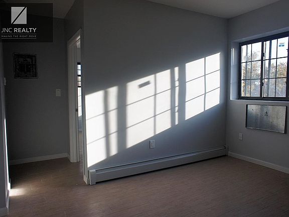 2nd image of 725 E 181st St