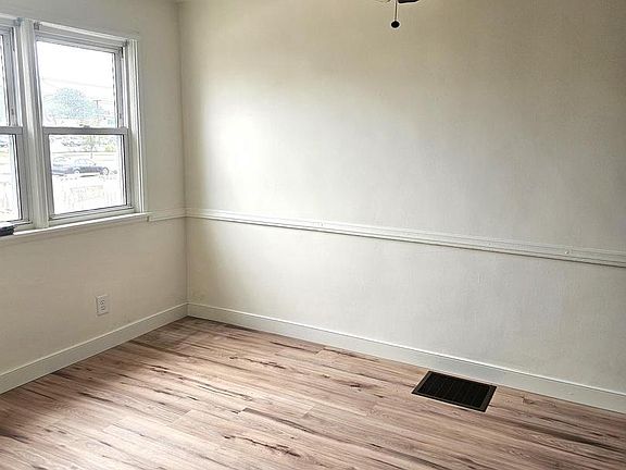 4th image of 2512 N Heald St