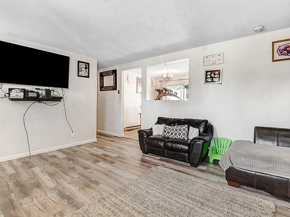 5th image of 937 Emmy Lou Court