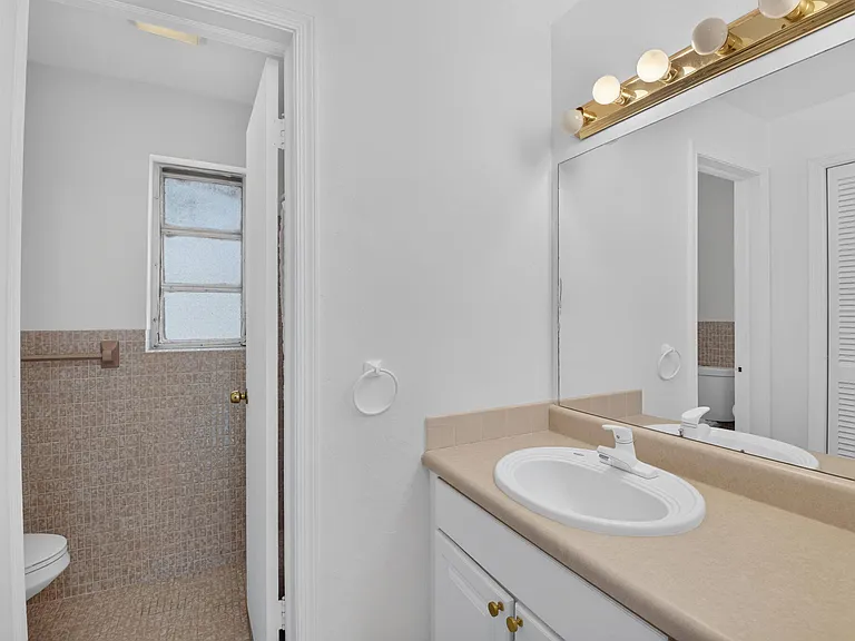 300 NW 42nd St — Photo 10