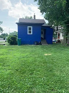 2 bedroom 1 bath updated single family home — Photo 2