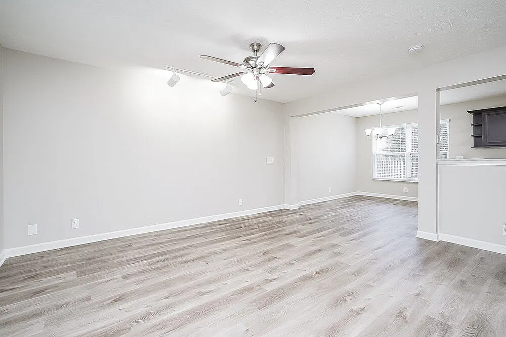 3 bed, 2.5 bath, 1392 sqft, $3,100 — Photo 4