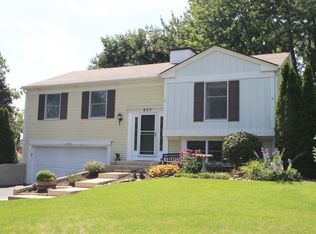 823 Whitlock Ave, Aurora, IL 60506