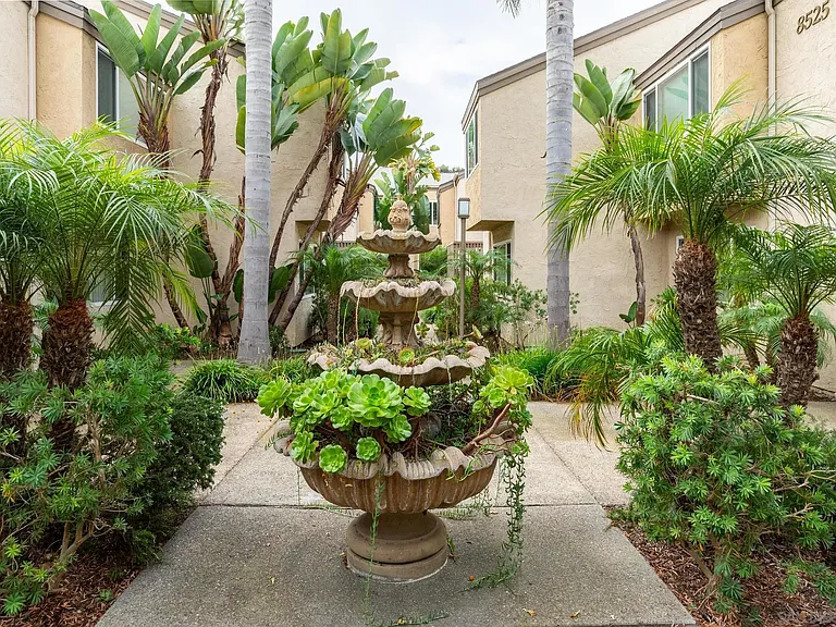 8529 Villa La Jolla Dr #E — Photo 21