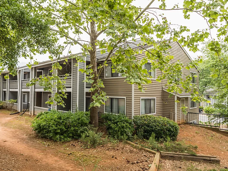 Crestmont Apartments — Photo 18