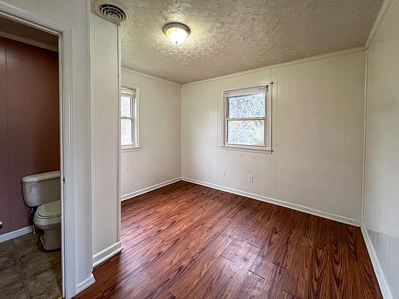 5th image of 3313 Trenton St