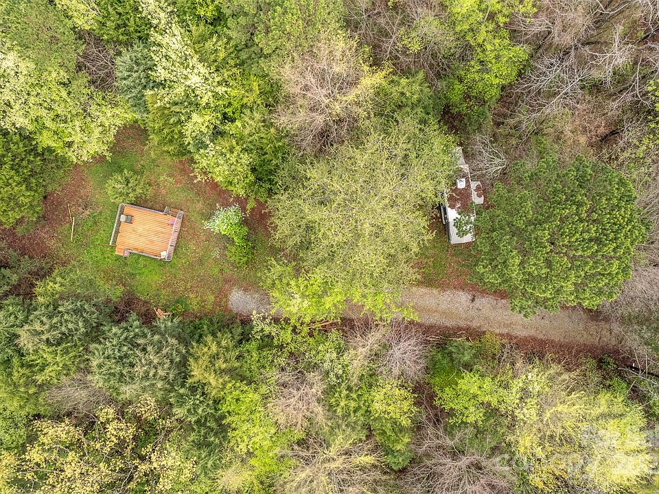 2nd image of 230 Knotty Pine Cir