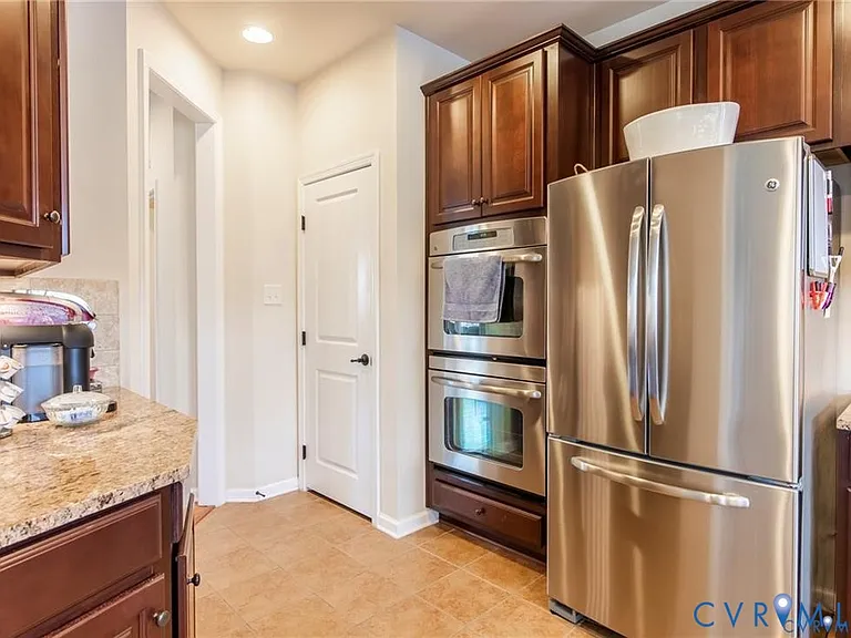 411 Siena Ln — Photo 20