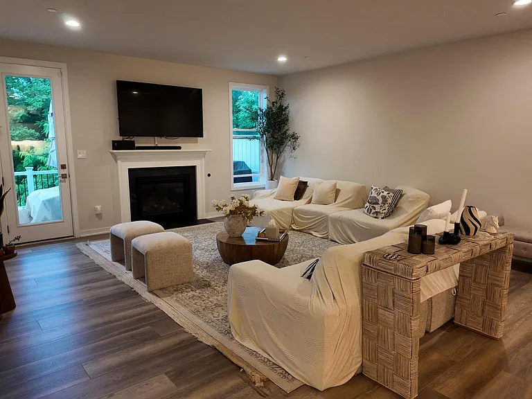 148 Kennedy Dr — Photo 3