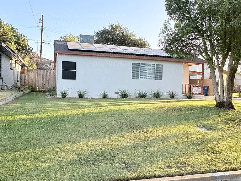 2238 Lindora St — Photo 3