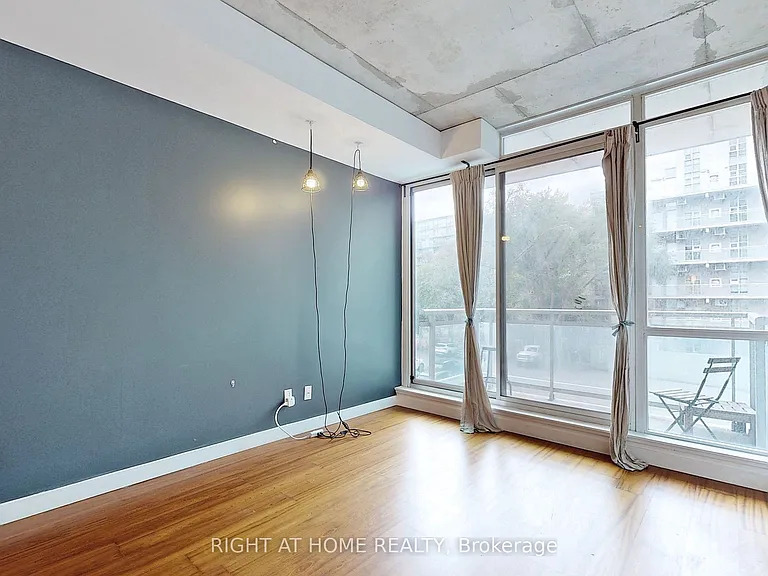 38 Niagara St #312 — Photo 10