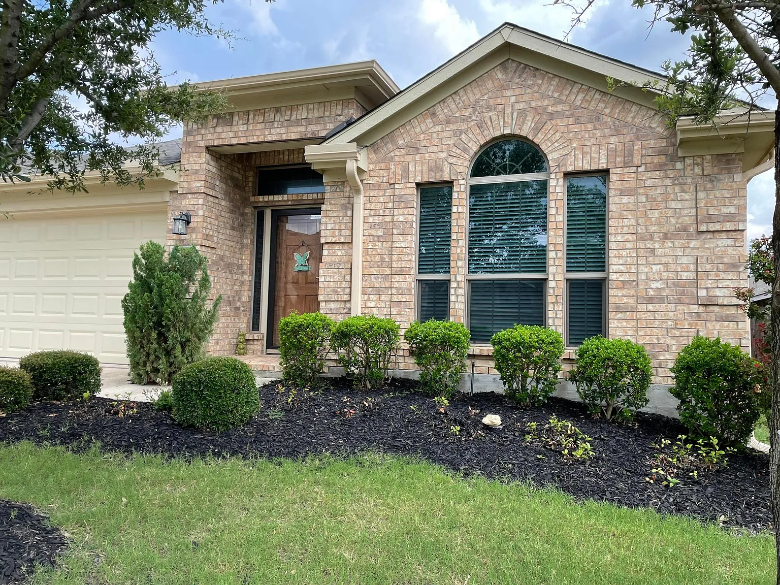 4 bed, 2142 sqft, $2,400 — Photo 2