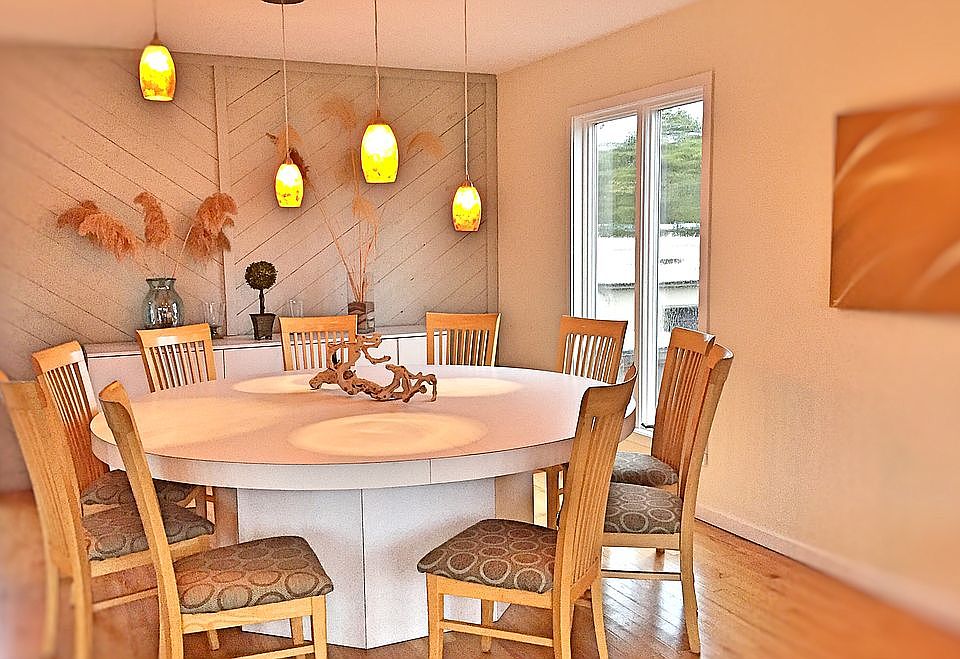 1st image of 583 Seaview Walk
