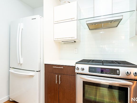 4th image of 474 Grand Ave #4F