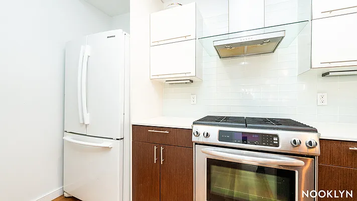 Rented by Nooklyn NYC LLC | media 18