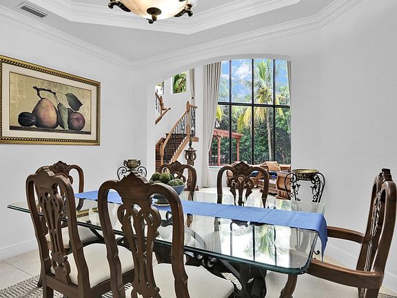5th image of 10703 Versailles Blvd