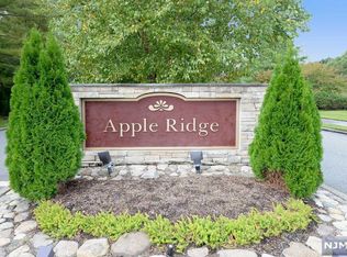 220 Bush Ln, Mahwah, NJ 07430