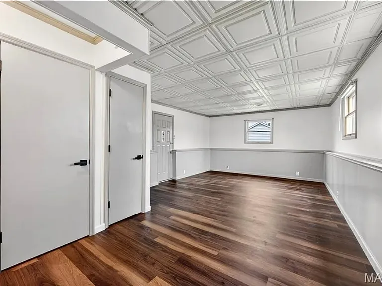 1033 Perry St — Photo 16