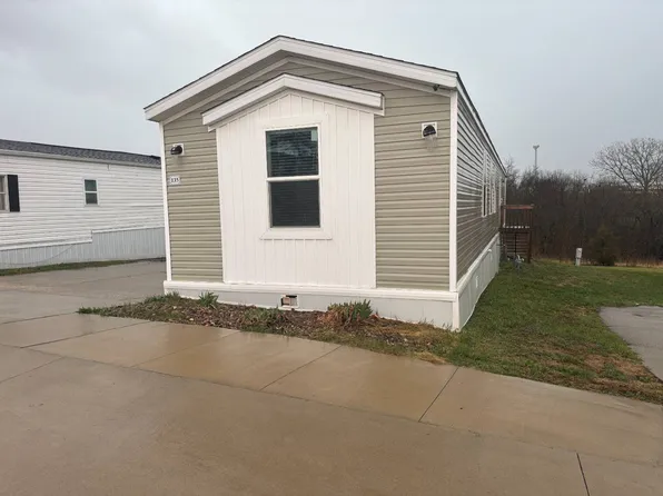 1624 W Summit St #135, Winterset, IA 50273