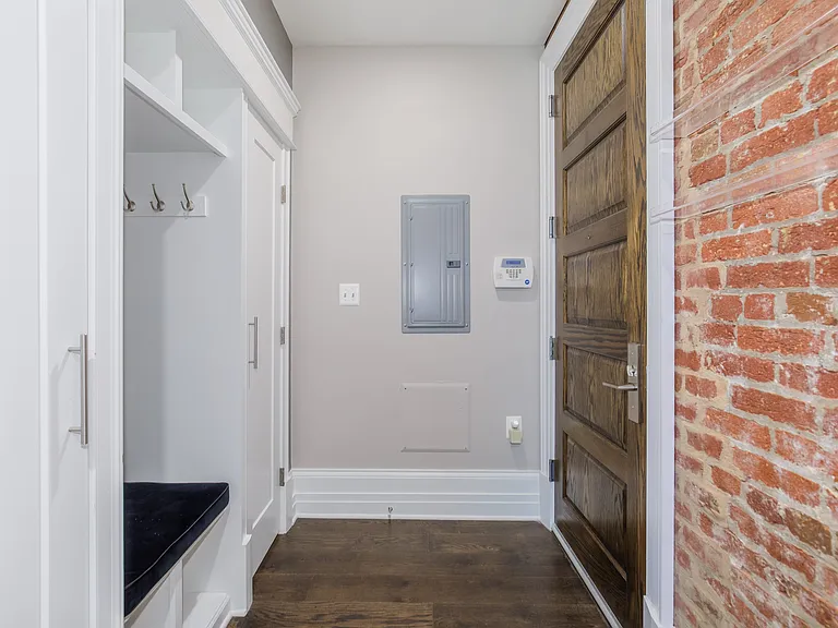 901 D St NE #1 — Photo 16