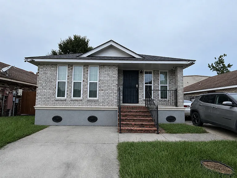5908 Becker St — Photo 1