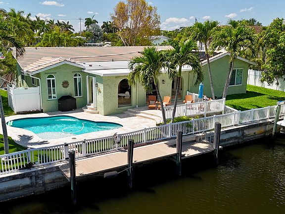 3rd image of 1920 SW 58th Avenue