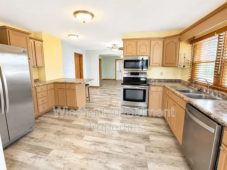 313 E Highland Ave — Photo 11