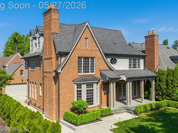 555 Baldwin Ct, Birmingham, MI 48009